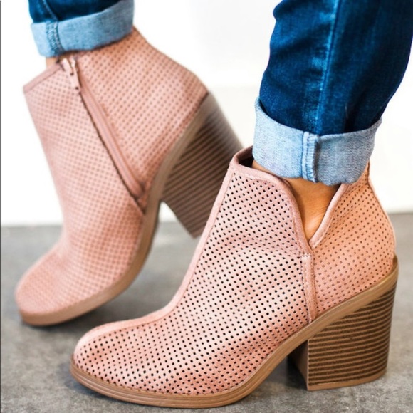 SALE Blush perforated bootie - Picture 3 of 4